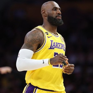 赛事预测-ESPN：联盟多位消息人士建议詹姆斯前往掘金，与约基奇联手