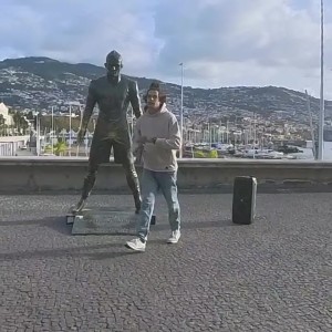 咪咕体育-一人烧C罗雕像后疯狂跳舞，葡媒：此人有前科，警方正追查